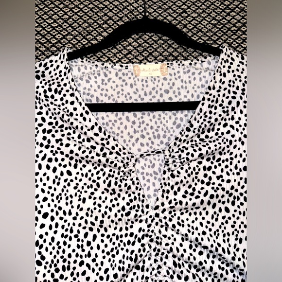Altar’d State - XS Synched Front Crop Top - B&W Leopard Print - Lettuce Edge Hem - Picture 2 of 8